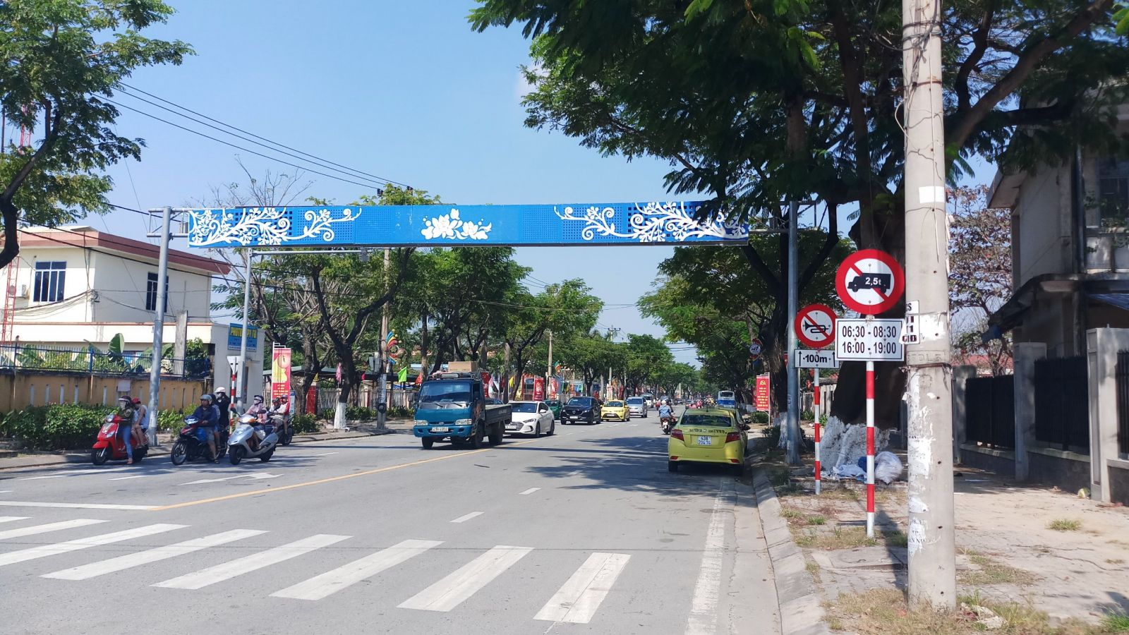 www.sonet.vn,led trang tri duong pho, hoa van trang tri led,cổng chào led,led da nang, khung trang tri led, cong chao led,led trang trí đà nẵng, khung trang tri ngang duong,bang hieu led,chu noi led,man hinh led